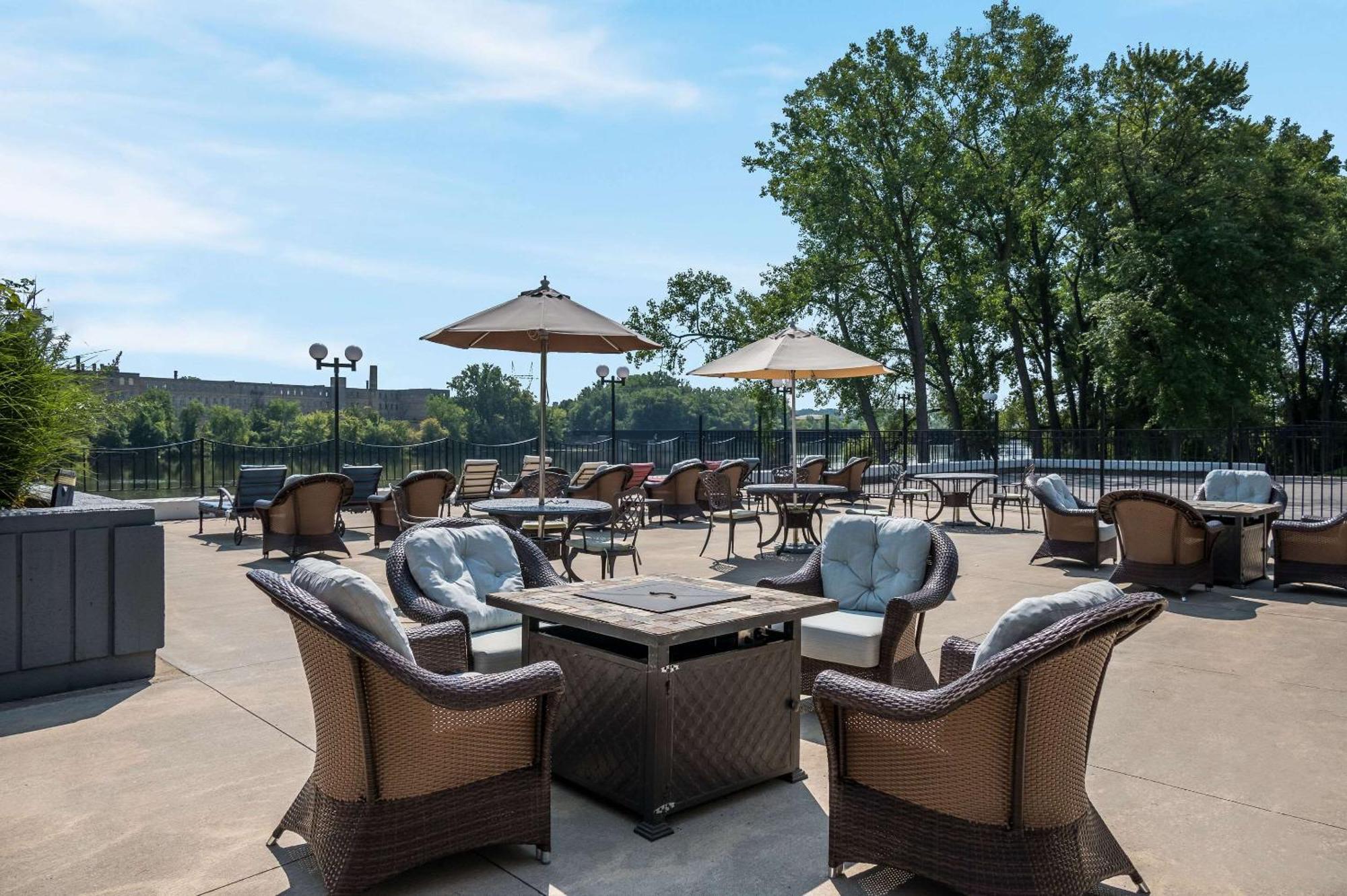 Radisson Hotel Grand Rapids Riverfront Buitenkant foto